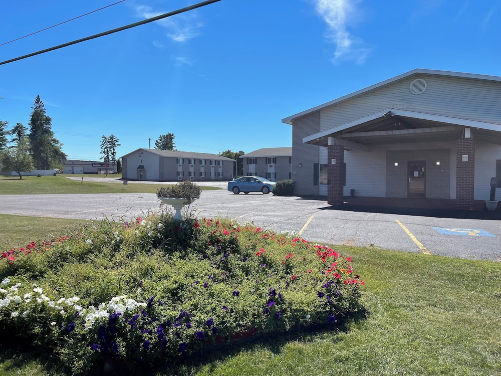 Super 8 by Wyndham Iron Mountain — hotel in Iron Mountain