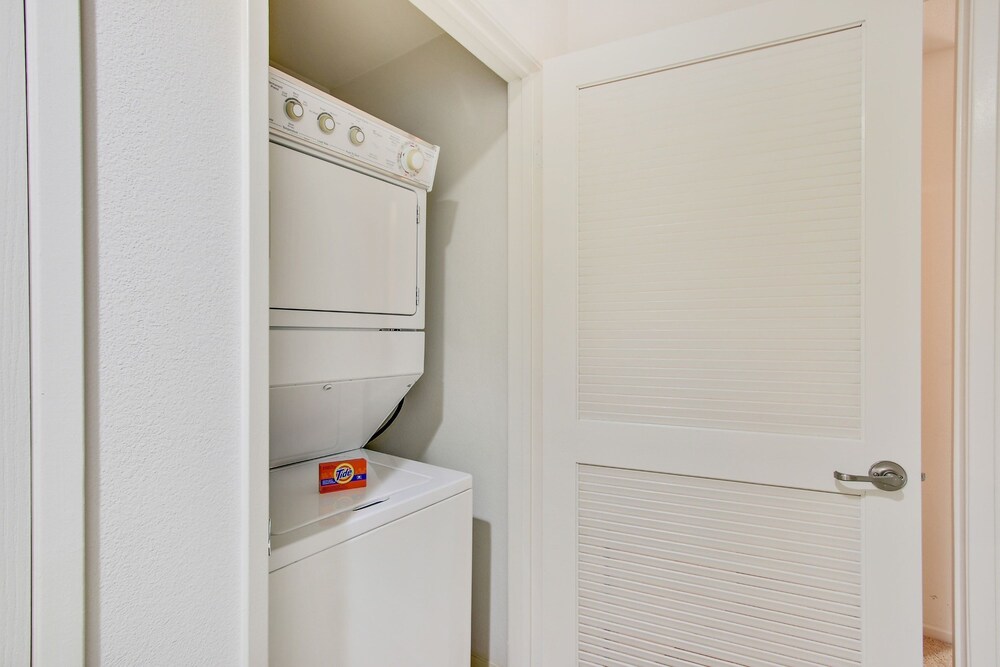 Global Luxury Suites at The Village - photo 53