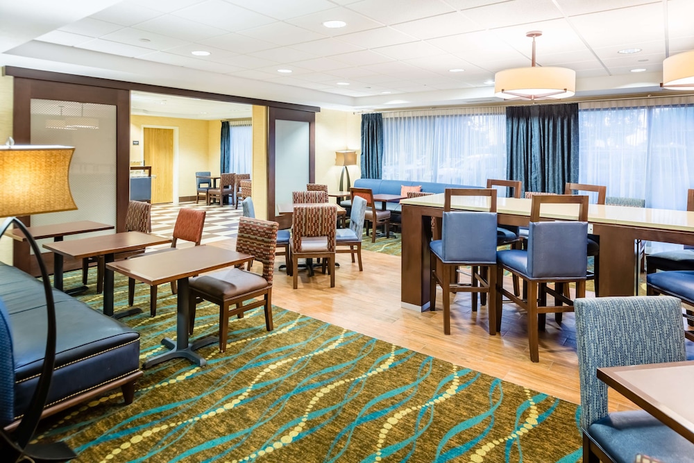 Hampton Inn St. Charles St. Peters - photo 39