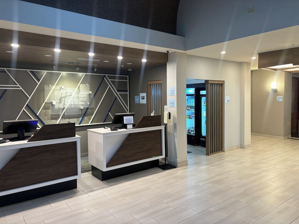 Holiday Inn Express and Suites Jourdanton Pleasant - photo 28