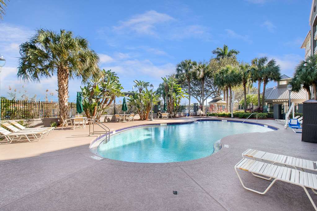 La Quinta Inn & Suites by Wyndham Ft. Lauderdale Airport - photo 11
