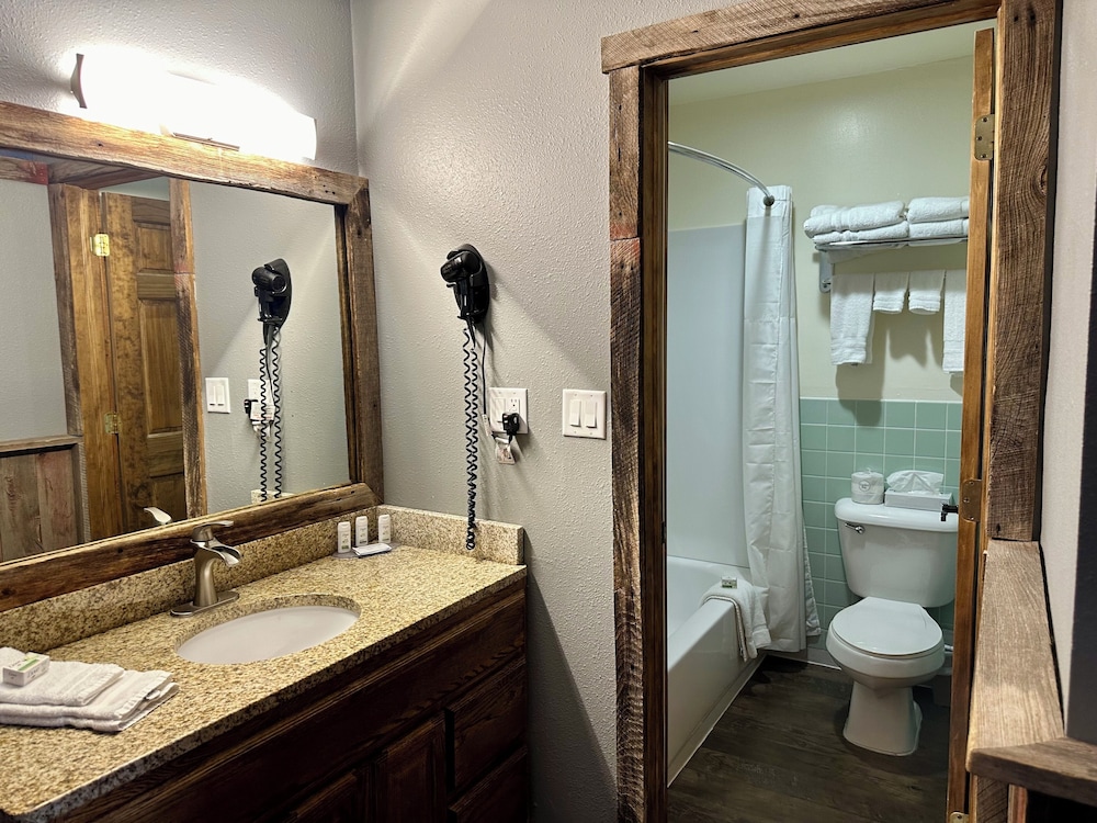 Americas Best Value Inn Wall - photo 70