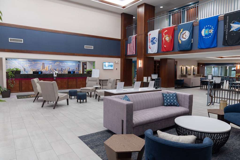 La Quinta Inn & Suites by Wyndham Bannockburn Deerfield - photo 5