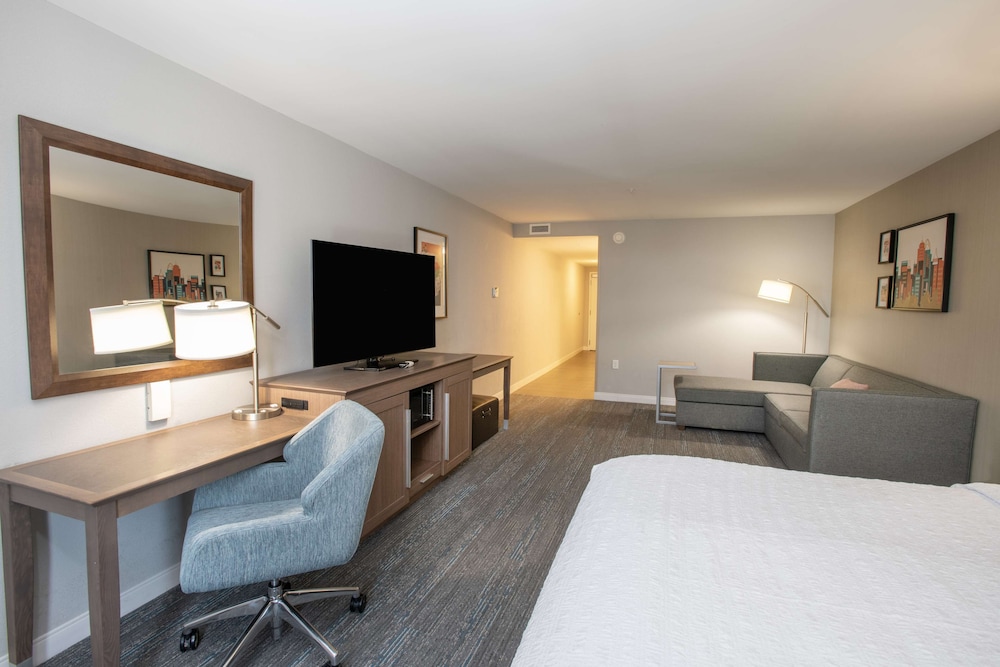 Hampton Inn & Suites Cincinnati Kenwood - photo 18