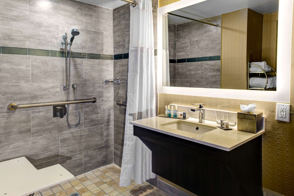 DoubleTree by Hilton Hotel Arlington DFW South - photo 11