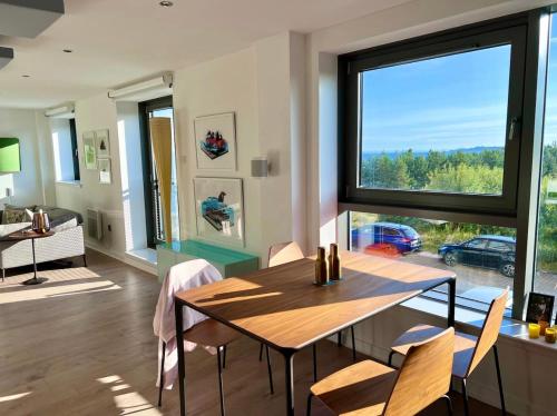 Beautiful Modern Sea Side Apartment in the City — 4-Star Luxury Hotel in Edinburgh, United Kingdom