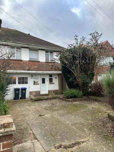 Spacious Home w Parking & Garden — 4-Star Luxury Hotel in Worthing, United Kingdom
