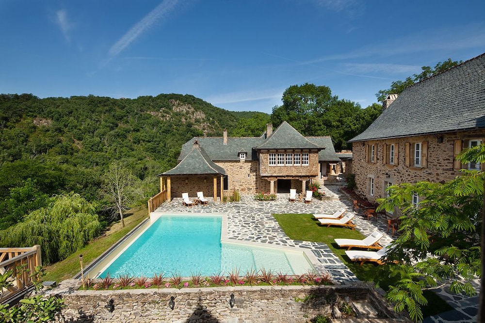 Château de Longcol — 4-Star Luxury Hotel in La Fouillade, France