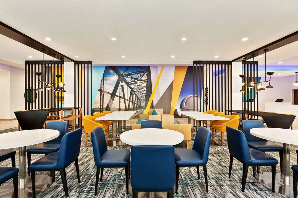 La Quinta Inn & Suites by Wyndham Richmond Sugarland - photo 7