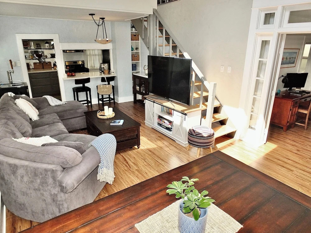 Park Avenue Beach Paradise Chic & Secluded 4 BDR in Long Beach, United States