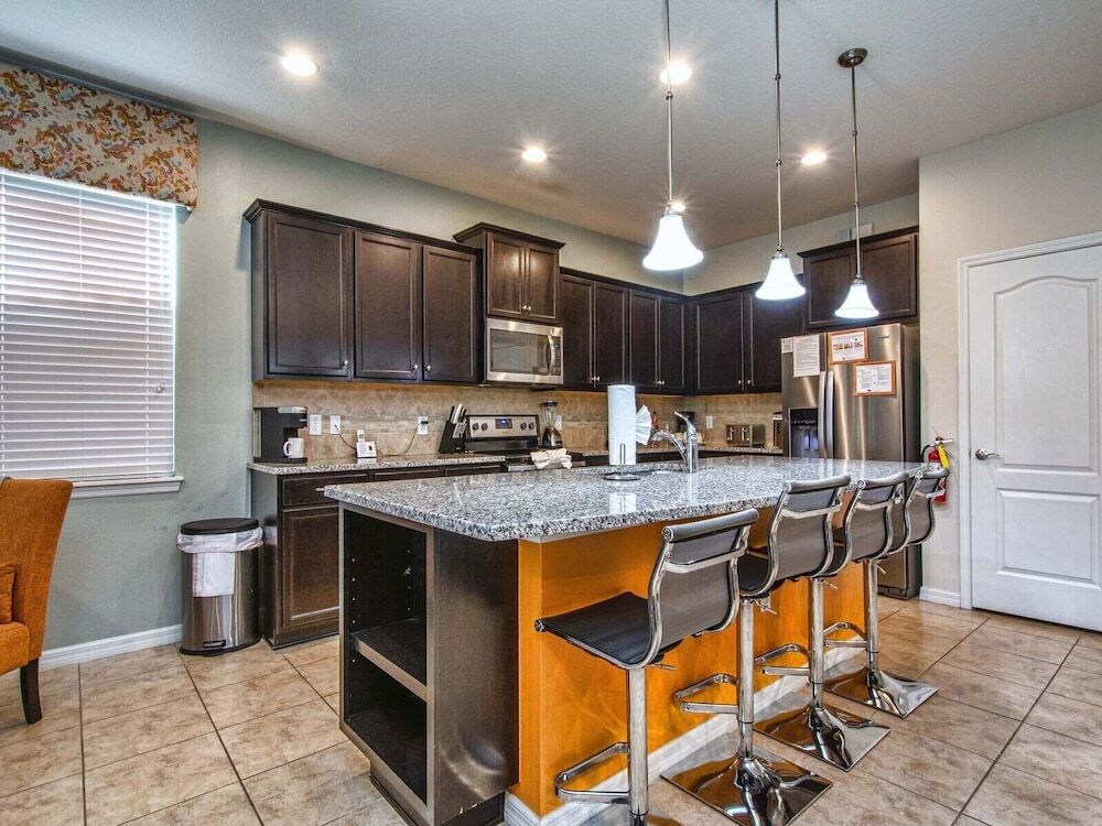 Spacious 8BR Villa w Pool & Resort Amenities - photo 20