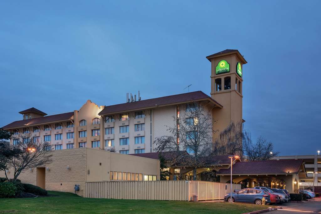 La Quinta Inn & Suites by Wyndham Seattle Sea Tac Airport - photo 4