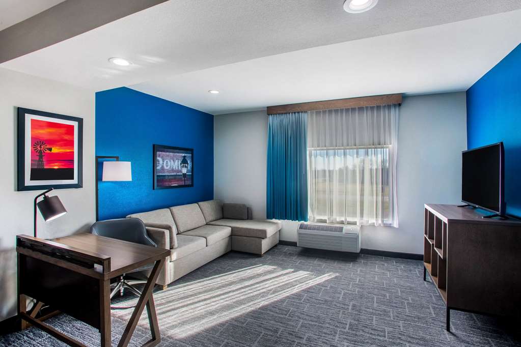 La Quinta Inn & Suites by Wyndham Pittsburg - photo 28