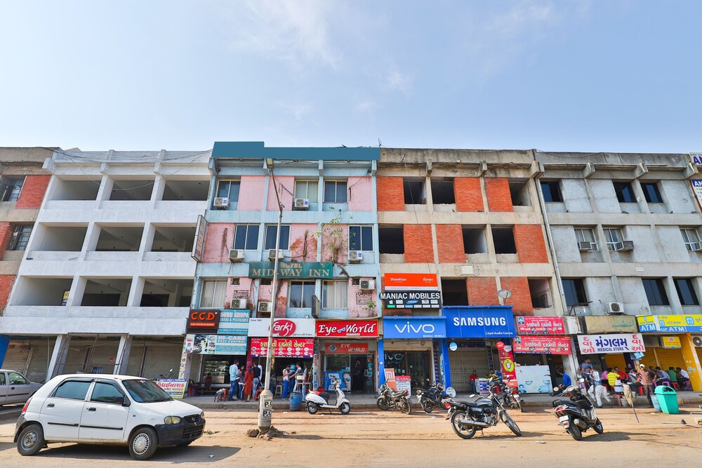 OYO 5904 Hotel Midway Inn — hotel in Gandhinagar