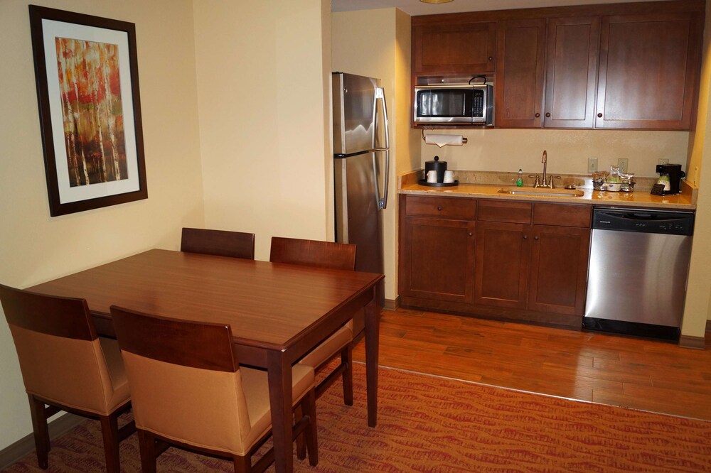 Hampton Inn Altoona - photo 16
