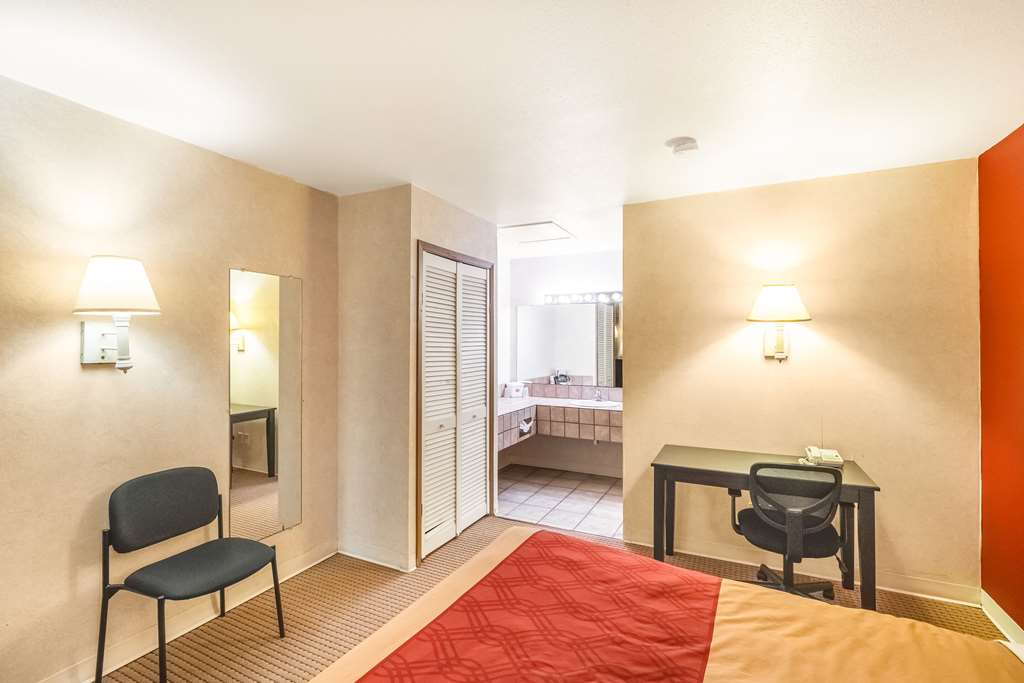 Econo Lodge Fredericksburg - photo 10