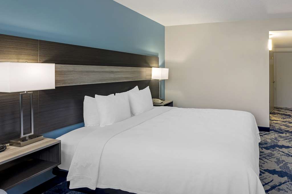 Best Western Rutgers University Hotel - photo 16