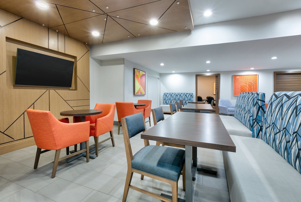Holiday Inn Express & Suites Dallas Park Central Northeast by IHG - photo 27