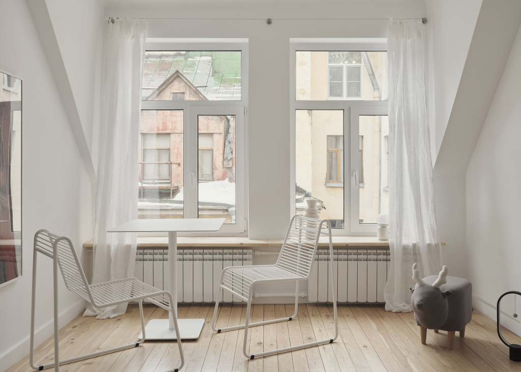 Ryadom s tavricheskim sadom i vidom na Peterburgskie kryshi Apartments