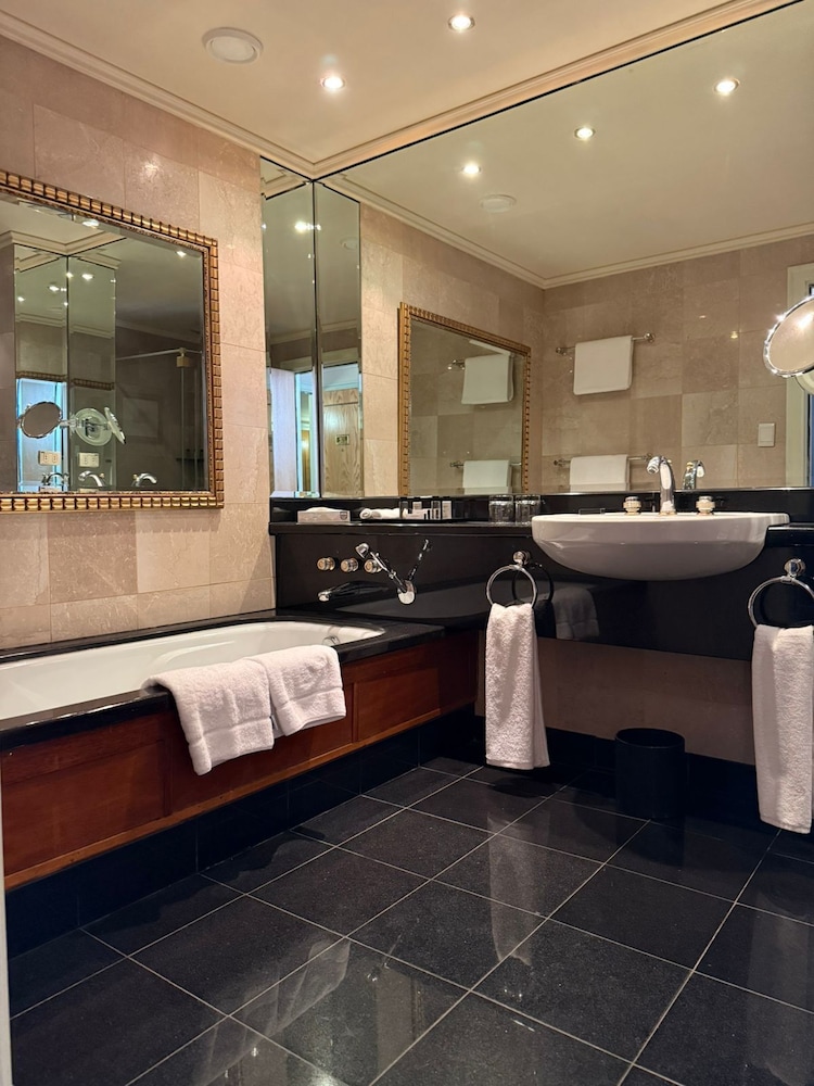 Royal Majestic Hotel — hotel in Johannesburg