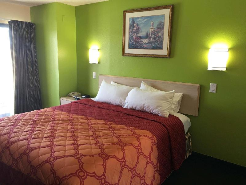 California Inn & Suites Adelanto US 395 - photo 12