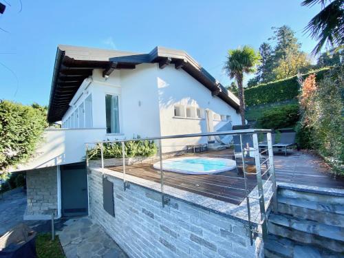 Villa Poseidon — 4-Star Luxury Hotel in Porto Valtravaglia, Italy