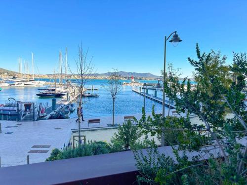 Duplex Port de Sanary Vue Mer in Sanary-Sur-Mer, France