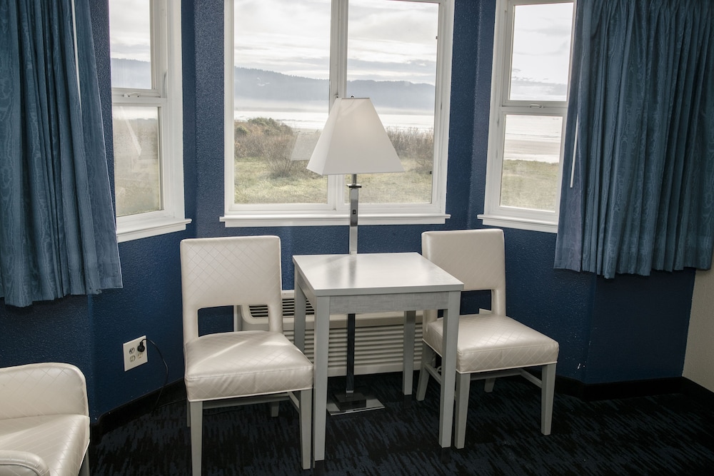 Anchor Beach Inn - photo 18