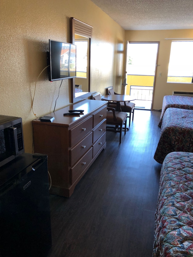 Sumner Motor Inn - photo 11