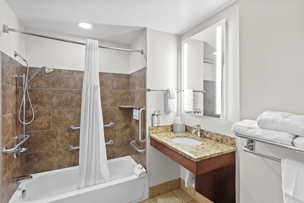 Holiday Inn Express Hotel & Suites Cross Lanes by IHG - photo 14