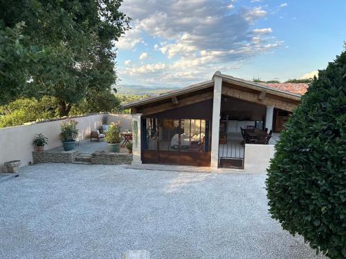 La Provence - carbon neutral hotel in Maubec