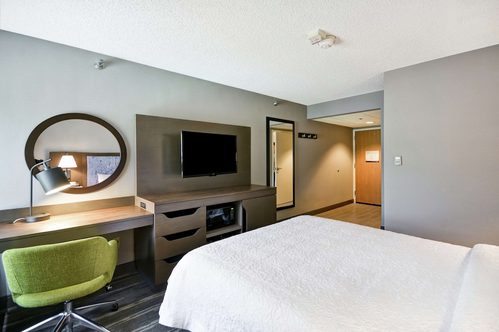 Hampton Inn Seattle Southcenter - photo 16