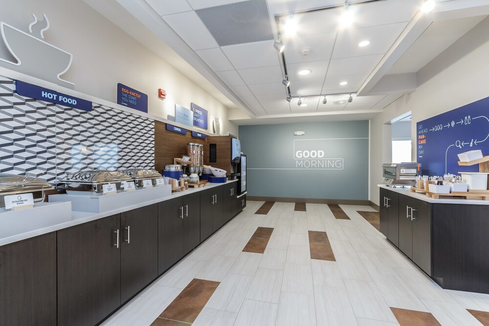 Holiday Inn Express & Suites South Bend Casino by IHG - photo 18