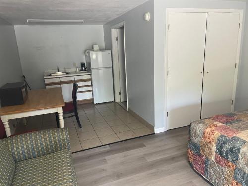 Perry O Inn & Suites - photo 12