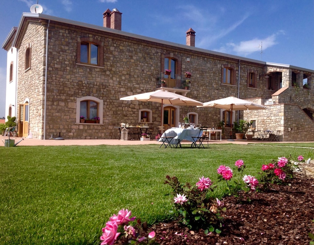 Masseria Fontana dei Fieri — 4-Star Luxury Hotel in Pietrelcina, Italy