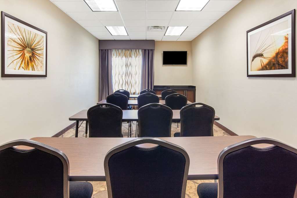 La Quinta Inn & Suites by Wyndham Gonzales TX - photo 21