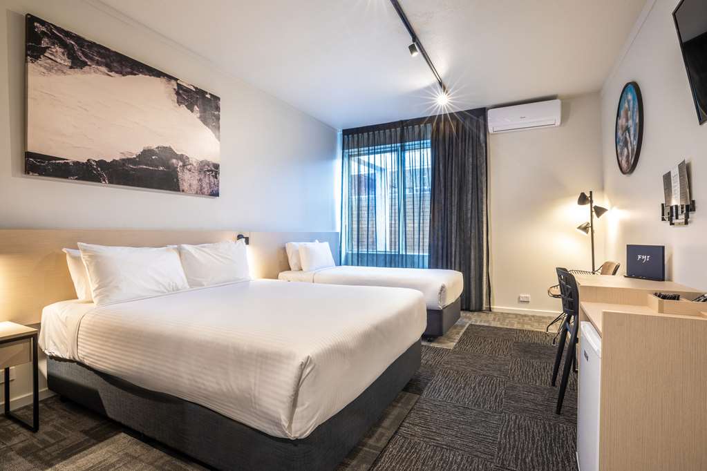 Nightcap at Keysborough Hotel — hotel near Melbourne Moorabbin Airport