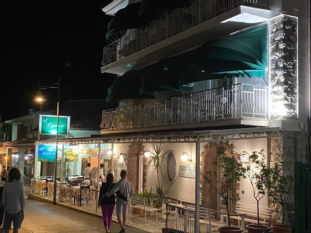 Cinquestelle albergo del centro storico - carbon neutral hotel in Centola