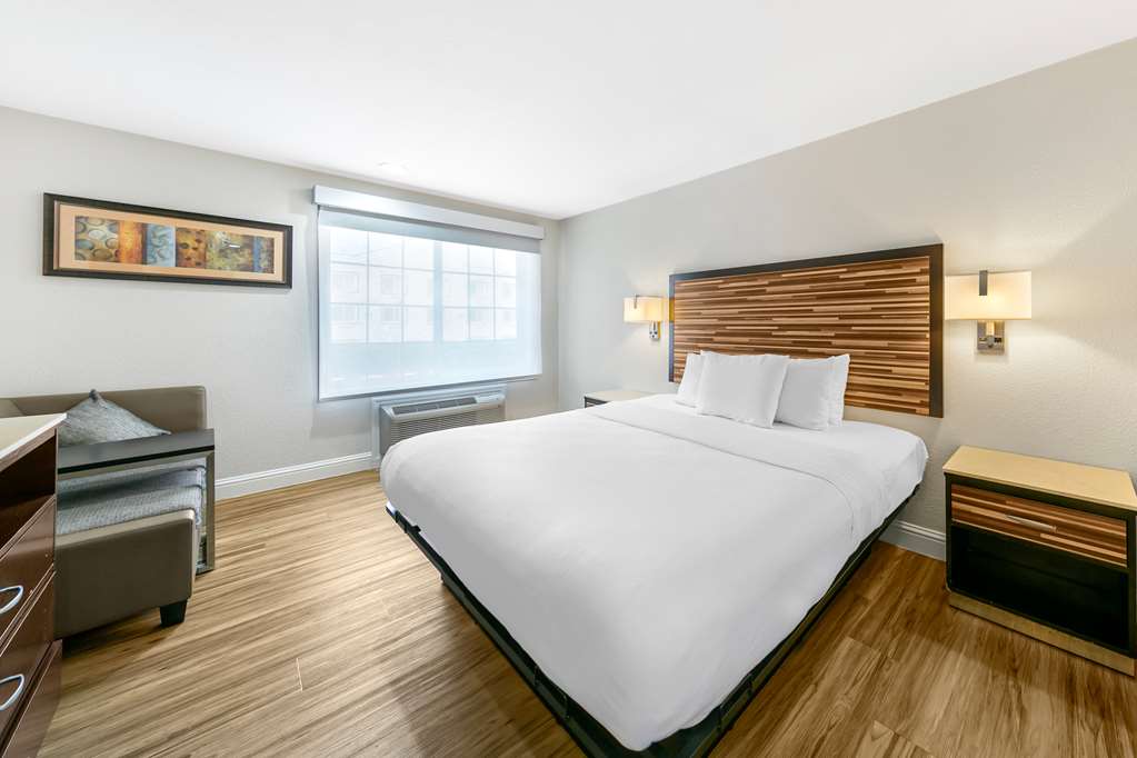 Quality Inn & Suites Sacramento Downtown Area - photo 11