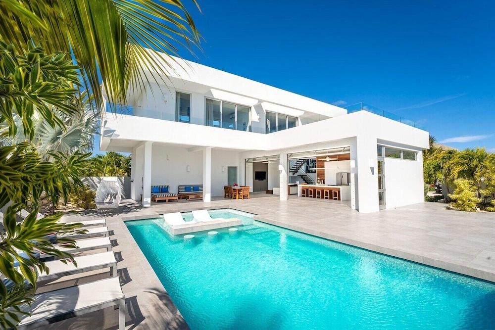 Beachside Villa Amazing Views Hotel Amenities v5 in Providenciales, Turks and Caicos Islands