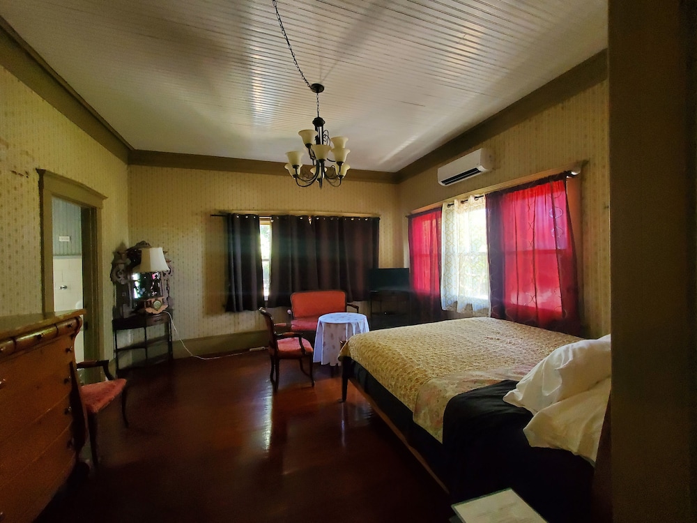 Manoa Valley Inn - photo 8