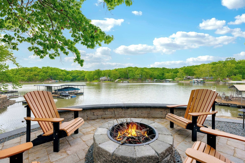 Trails End Hideaway Waterfront - last minute hotel in Unknown City