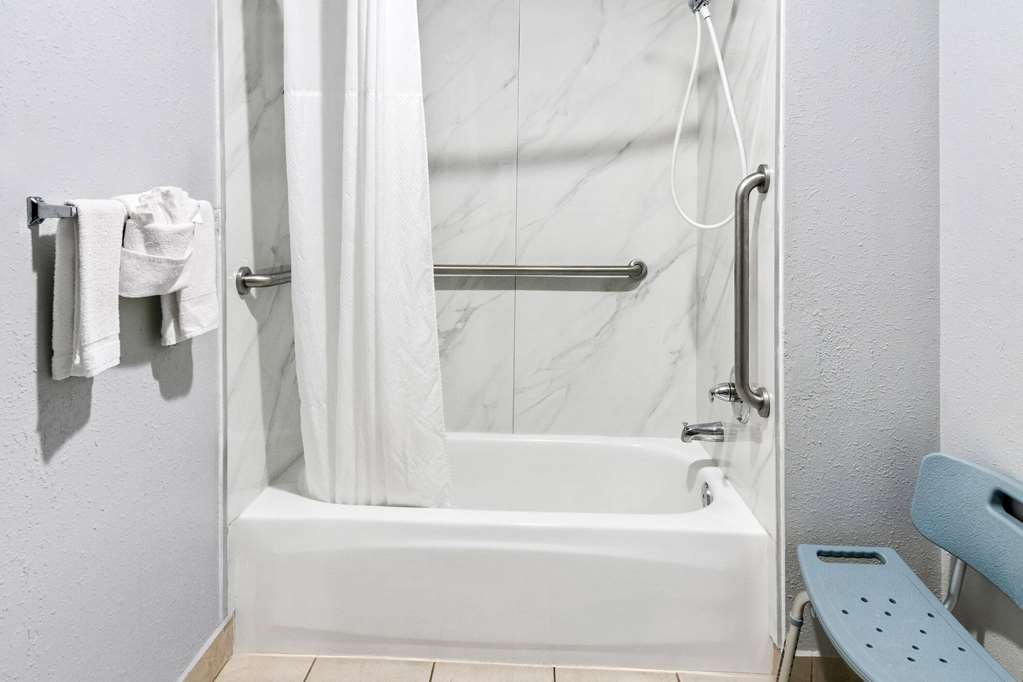 Super 8 by Wyndham Grand Prairie Southwest - photo 13