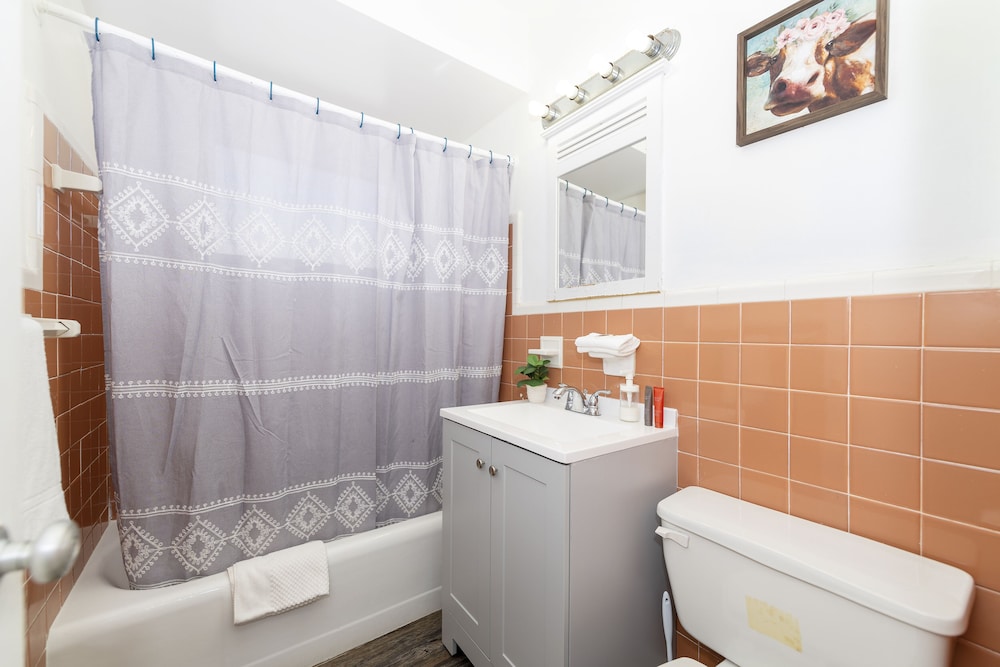 Tropic Isle Hotel and Apartment - photo 33