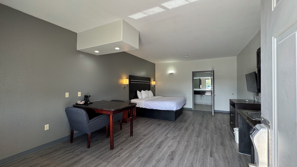 Sunbridge Inn and Suites - photo 25