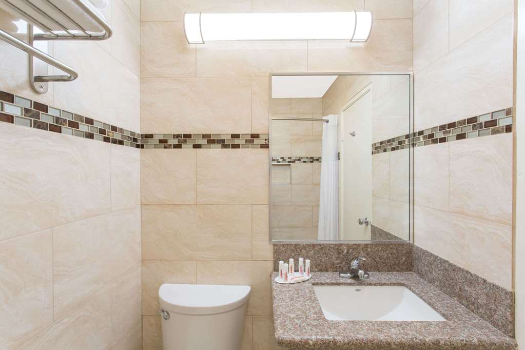 Days Inn by Wyndham Indio - photo 10