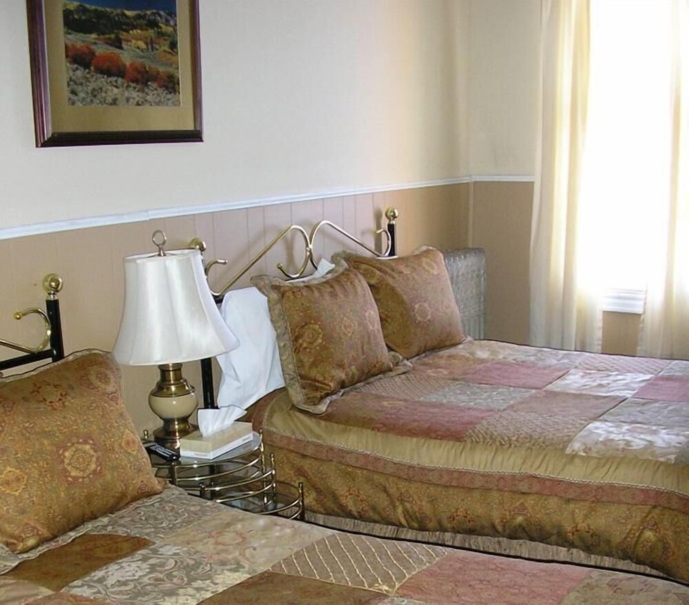 La Plaza Inn - photo 6