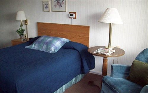 The Plaza Motel - photo 5