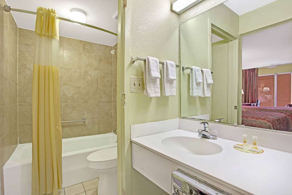 Days Inn by Wyndham Benson - photo 12