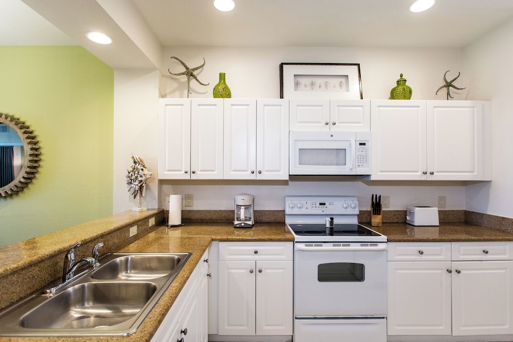 Messina Vacation Rental at Lely Resort. Spacious 3 BR 2 Bath Condo with Lake Views and Handicap Accessibility. Enjoy Community Pool Hot Tub and Proximity to Naples Beaches and Dining - photo 10